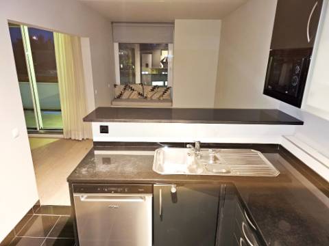 Apartamento T3 com garagem box, na Costa da Guia, Cascais