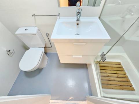 Apartamento T3 com garagem box, na Costa da Guia, Cascais