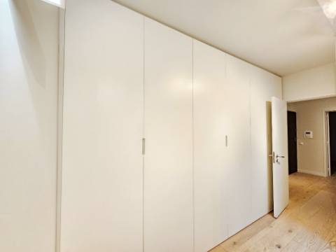 Apartamento T3 com garagem box, na Costa da Guia, Cascais