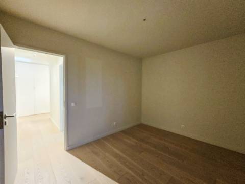 Apartamento T3 com garagem box, na Costa da Guia, Cascais