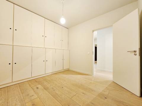 Apartamento T3 com garagem box, na Costa da Guia, Cascais