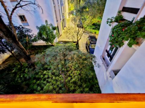 Apartamento T3 com garagem box, na Costa da Guia, Cascais