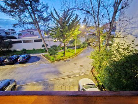 Apartamento T3 com garagem box, na Costa da Guia, Cascais