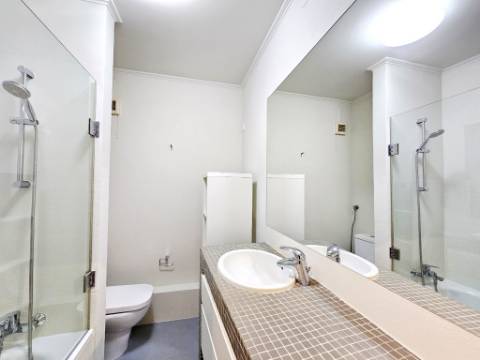 Apartamento T3 com garagem box, na Costa da Guia, Cascais