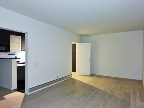 Apartamento T3 com garagem box, na Costa da Guia, Cascais