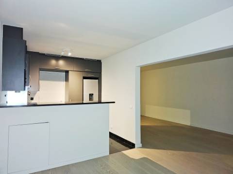 Apartamento T3 com garagem box, na Costa da Guia, Cascais