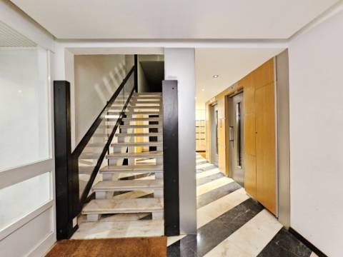 Apartamento T3 com garagem box, na Costa da Guia, Cascais