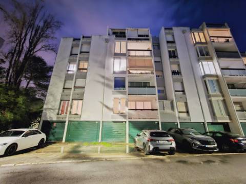 Apartamento T3 com garagem box, na Costa da Guia, Cascais