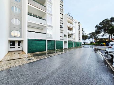 Apartamento T3 com garagem box, na Costa da Guia, Cascais