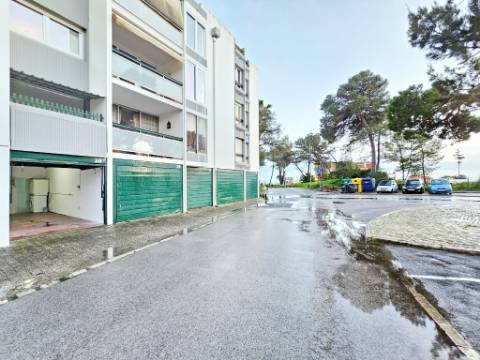 Apartamento T3 com garagem box, na Costa da Guia, Cascais