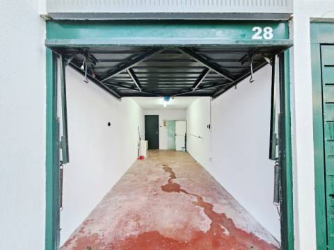 Apartamento T3 com garagem box, na Costa da Guia, Cascais