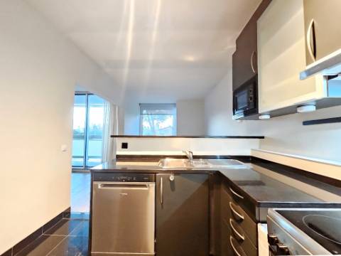 Apartamento T3 com garagem box, na Costa da Guia, Cascais