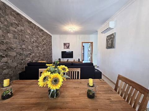 Moradia T2 com amplo terraço, garagem e ótima exposição solar - Castro Marim