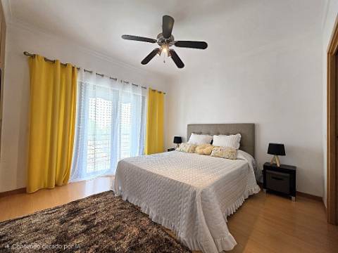 Moradia T2 com amplo terraço, garagem e ótima exposição solar - Castro Marim