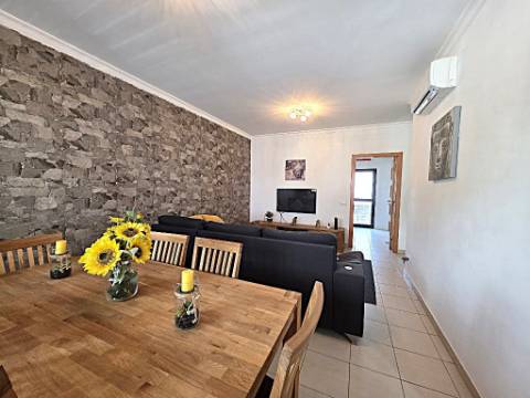 Moradia T2 com amplo terraço, garagem e ótima exposição solar - Castro Marim