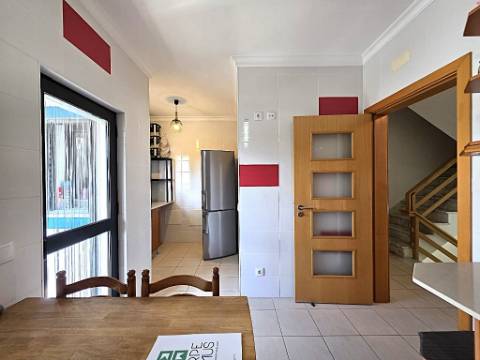 Moradia T2 com amplo terraço, garagem e ótima exposição solar - Castro Marim