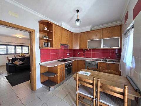 Moradia T2 com amplo terraço, garagem e ótima exposição solar - Castro Marim