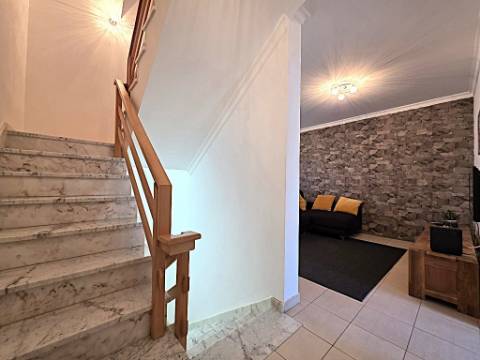 Moradia T2 com amplo terraço, garagem e ótima exposição solar - Castro Marim