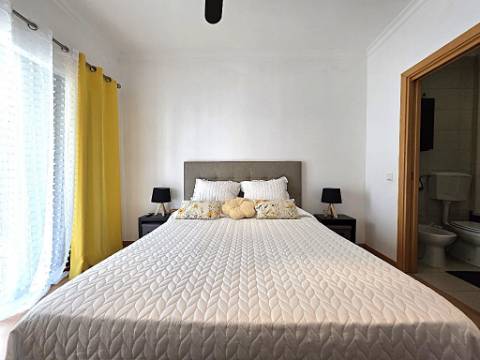 Moradia T2 com amplo terraço, garagem e ótima exposição solar - Castro Marim