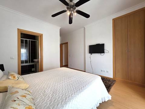 Moradia T2 com amplo terraço, garagem e ótima exposição solar - Castro Marim