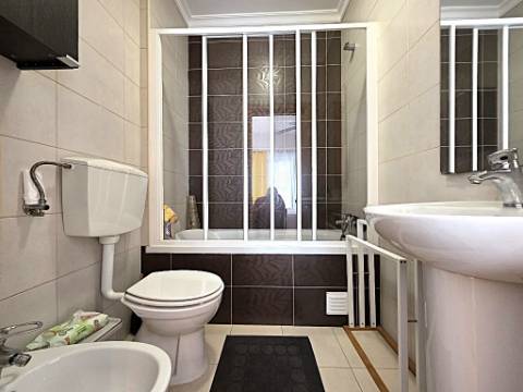 Moradia T2 com amplo terraço, garagem e ótima exposição solar - Castro Marim