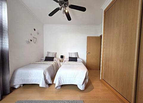 Moradia T2 com amplo terraço, garagem e ótima exposição solar - Castro Marim