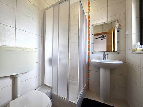 Moradia T2 com amplo terraço, garagem e ótima exposição solar - Castro Marim