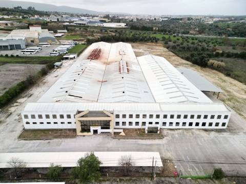 Armazém Industrial com 12.000m2, em Torres Novas, Santarém