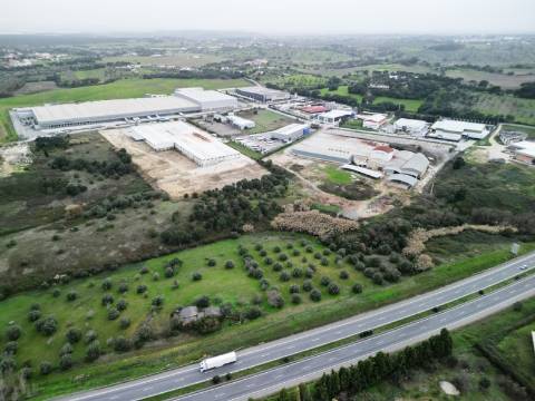 Armazém Industrial com 12.000m2, em Torres Novas, Santarém