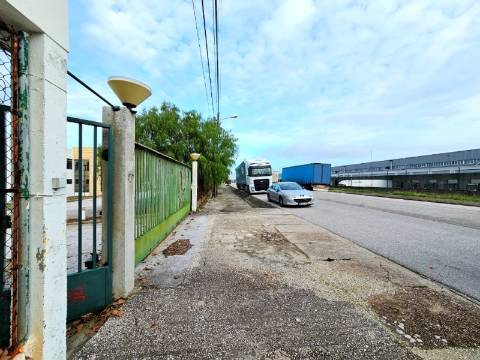 Armazém Industrial com 12.000m2, em Torres Novas, Santarém