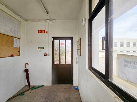 Armazém Industrial com 12.000m2, em Torres Novas, Santarém