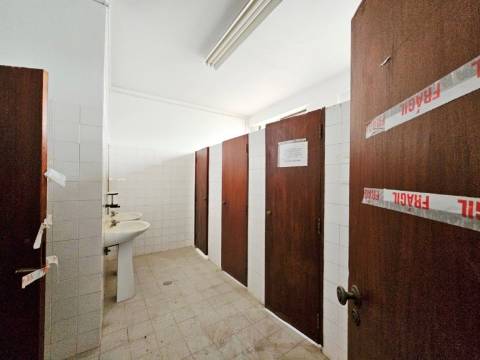 Armazém Industrial com 12.000m2, em Torres Novas, Santarém