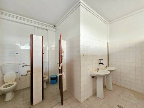 Armazém Industrial com 12.000m2, em Torres Novas, Santarém