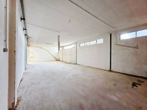 Armazém Industrial com 12.000m2, em Torres Novas, Santarém