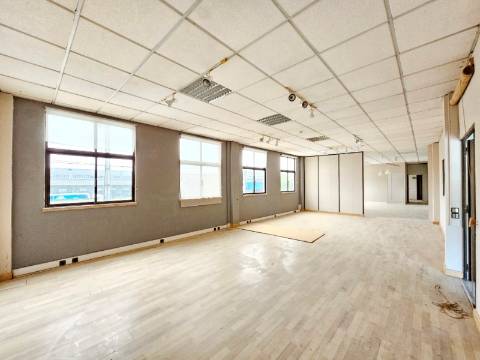 Armazém Industrial com 12.000m2, em Torres Novas, Santarém