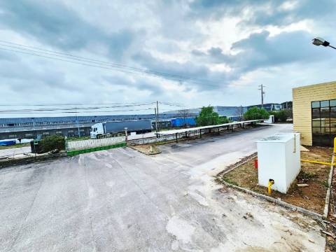 Armazém Industrial com 12.000m2, em Torres Novas, Santarém