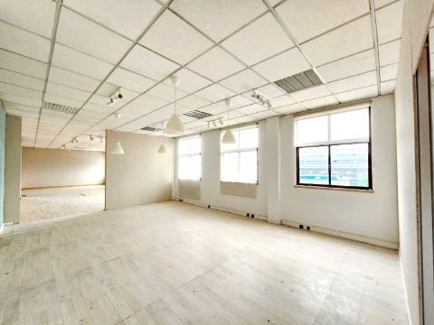 Armazém Industrial com 12.000m2, em Torres Novas, Santarém