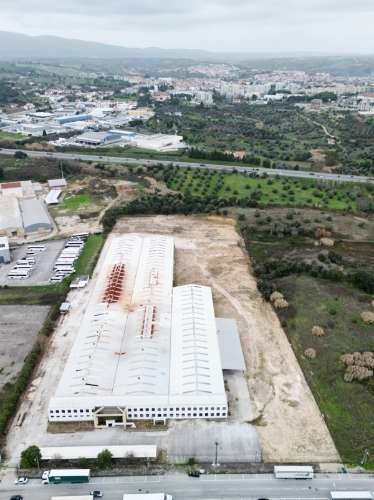 Armazém Industrial com 12.000m2, em Torres Novas, Santarém