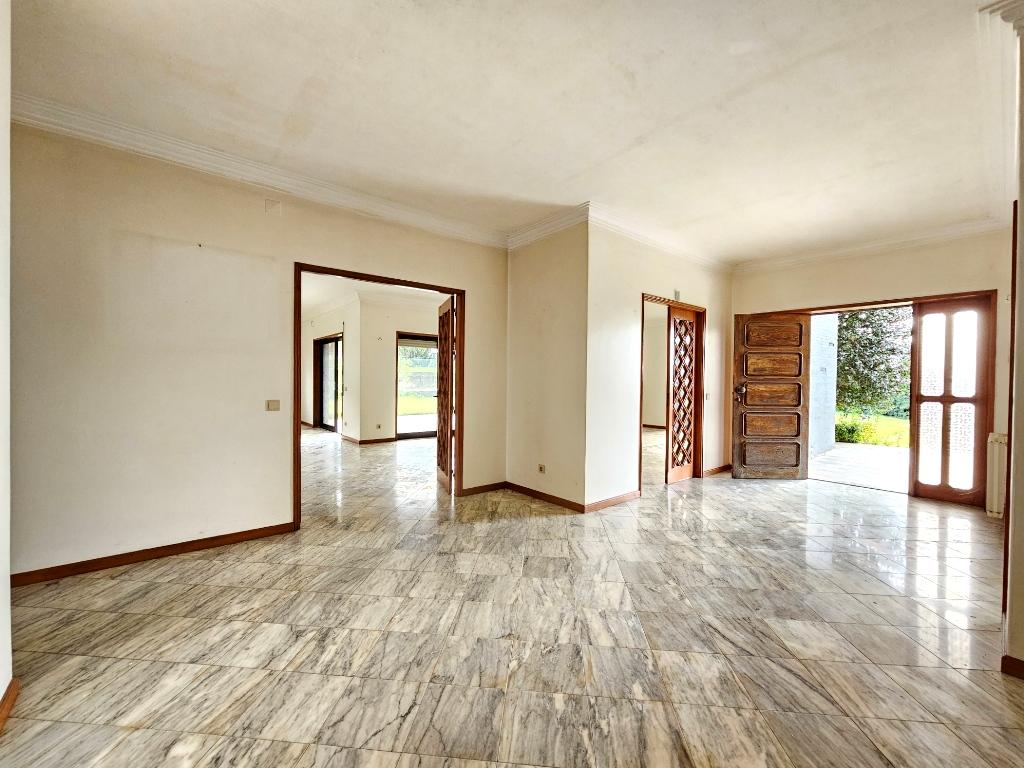 Moradia T5, piscina, e armazém, em Novais, Famalicão