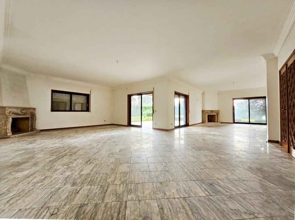 Moradia T5, piscina, e armazém, em Novais, Famalicão