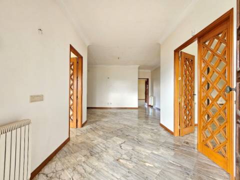 Moradia T5, piscina, e armazém, em Novais, Famalicão