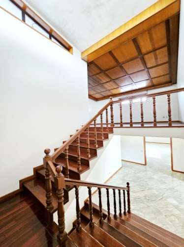 Moradia T5, piscina, e armazém, em Novais, Famalicão