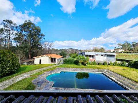 Moradia T5, piscina, e armazém, em Novais, Famalicão