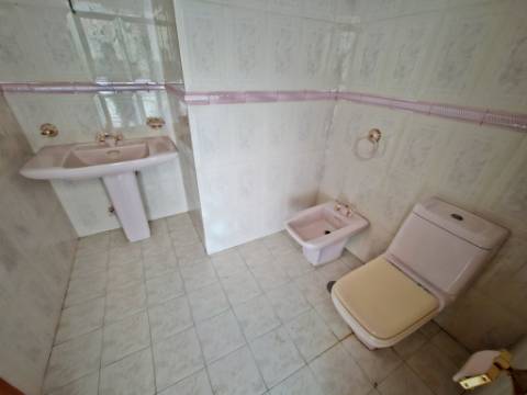 Moradia T5, piscina, e armazém, em Novais, Famalicão