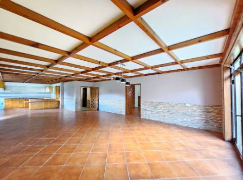 Moradia T5, piscina, e armazém, em Novais, Famalicão