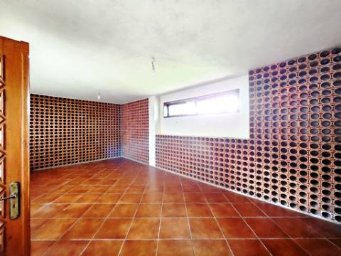 Moradia T5, piscina, e armazém, em Novais, Famalicão