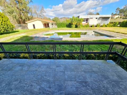 Moradia T5, piscina, e armazém, em Novais, Famalicão