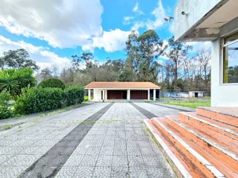 Moradia T5, piscina, e armazém, em Novais, Famalicão