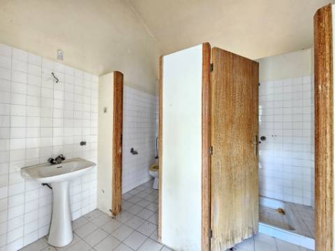 Moradia T5, piscina, e armazém, em Novais, Famalicão