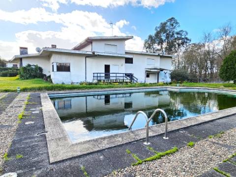 Moradia T5, piscina, e armazém, em Novais, Famalicão